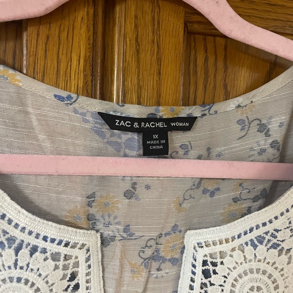 Plus 1x top handkerchief hem top - Picture 6 of 13